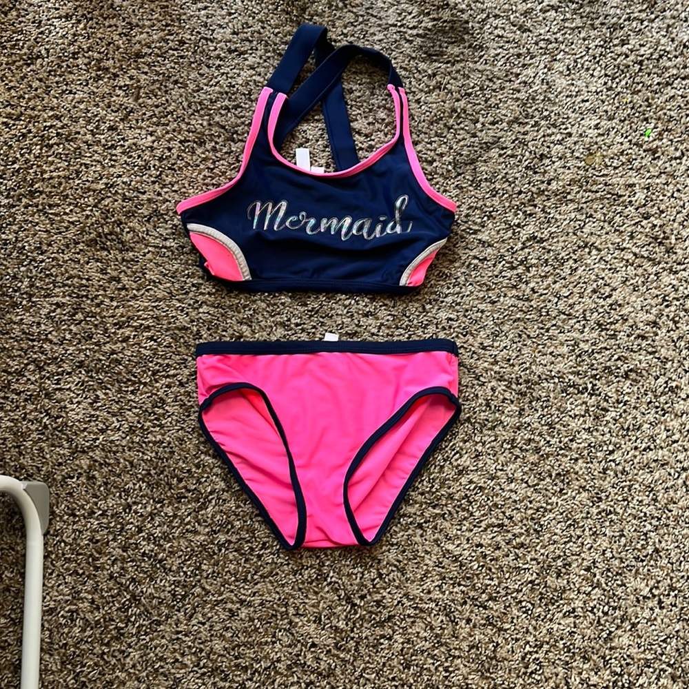 Girls swimsuit
